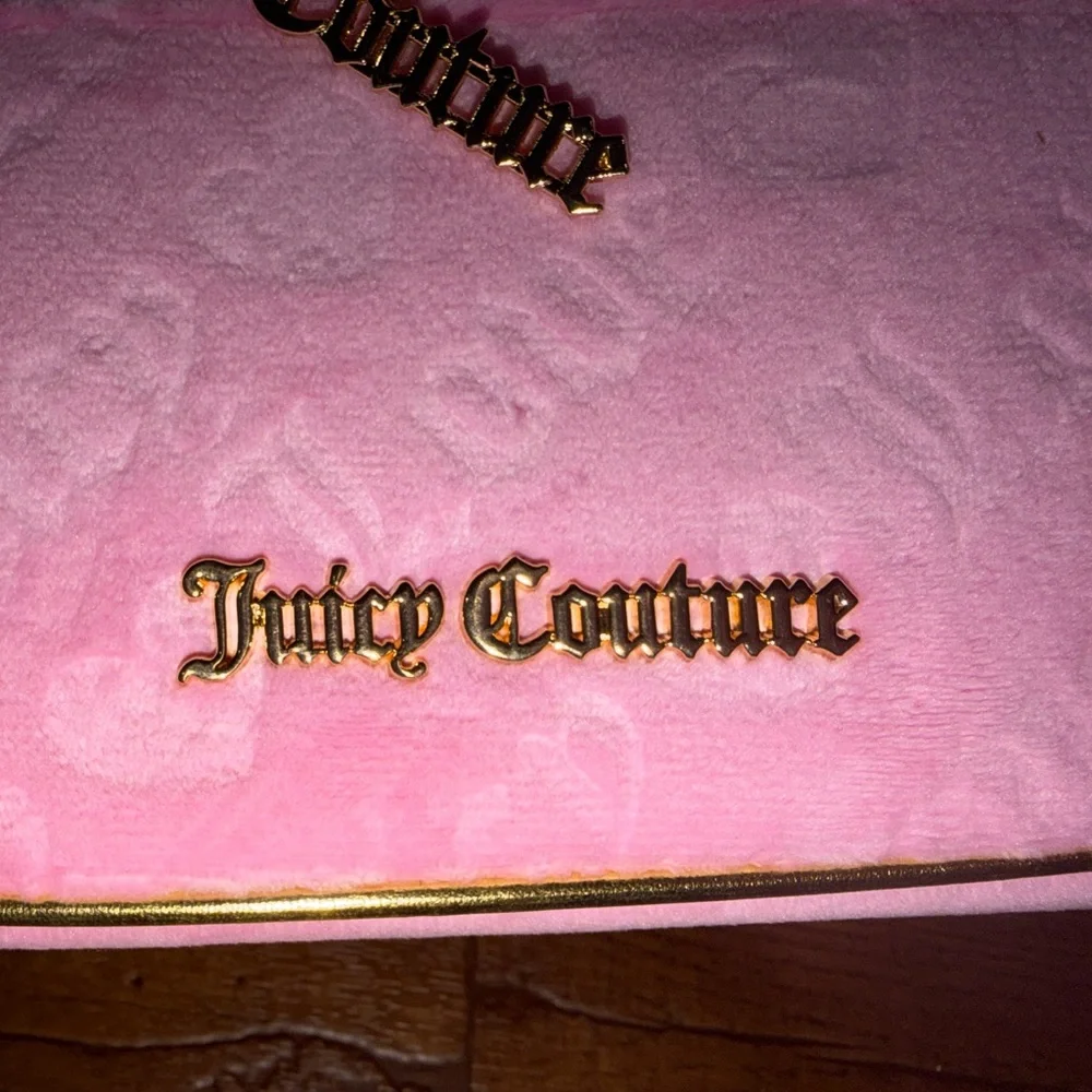 NWT- Juicy Couture Pink Faux-Fur Cosmetic Bag with Gold Accents - Picture 5 of 12